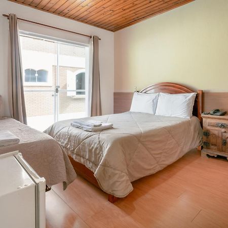 Hotel Geneve - 2Km Do Capivari Campos do Jordao Ngoại thất bức ảnh