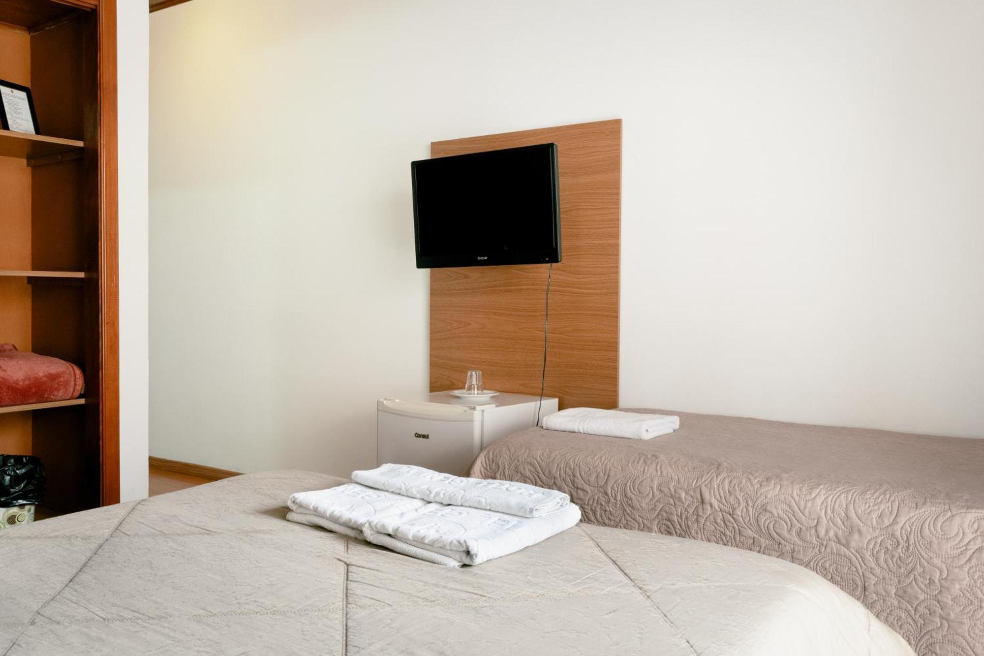 Hotel Geneve - 2Km Do Capivari Campos do Jordao Phòng bức ảnh
