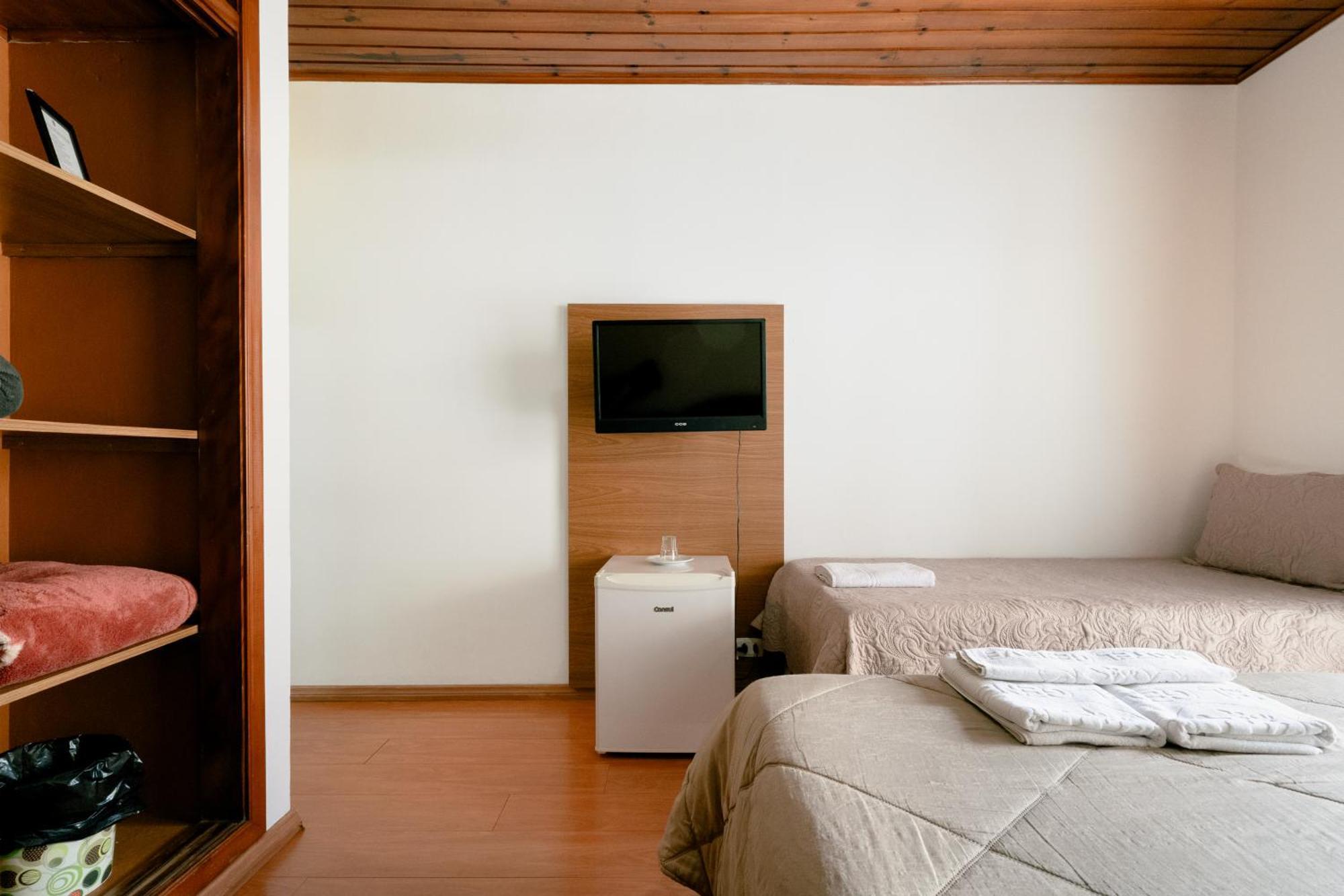 Hotel Geneve - 2Km Do Capivari Campos do Jordao Phòng bức ảnh