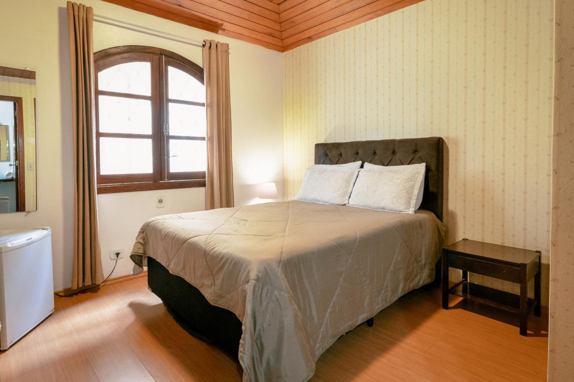 Hotel Geneve - 2Km Do Capivari Campos do Jordao Phòng bức ảnh