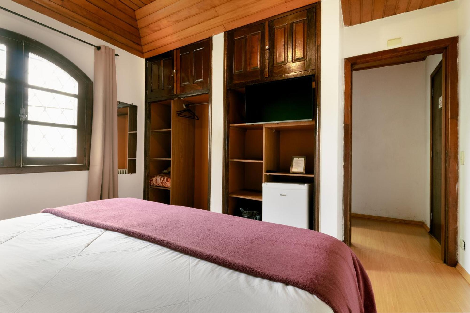 Hotel Geneve - 2Km Do Capivari Campos do Jordao Phòng bức ảnh