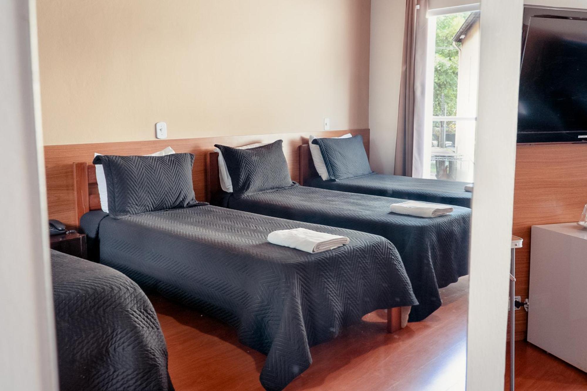 Hotel Geneve - 2Km Do Capivari Campos do Jordao Phòng bức ảnh