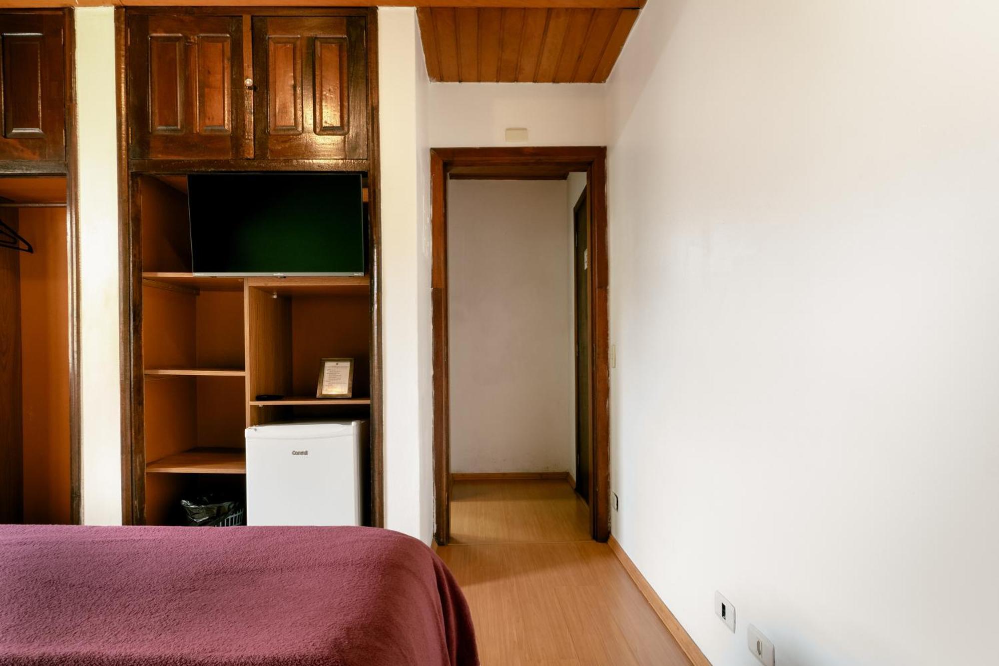 Hotel Geneve - 2Km Do Capivari Campos do Jordao Phòng bức ảnh