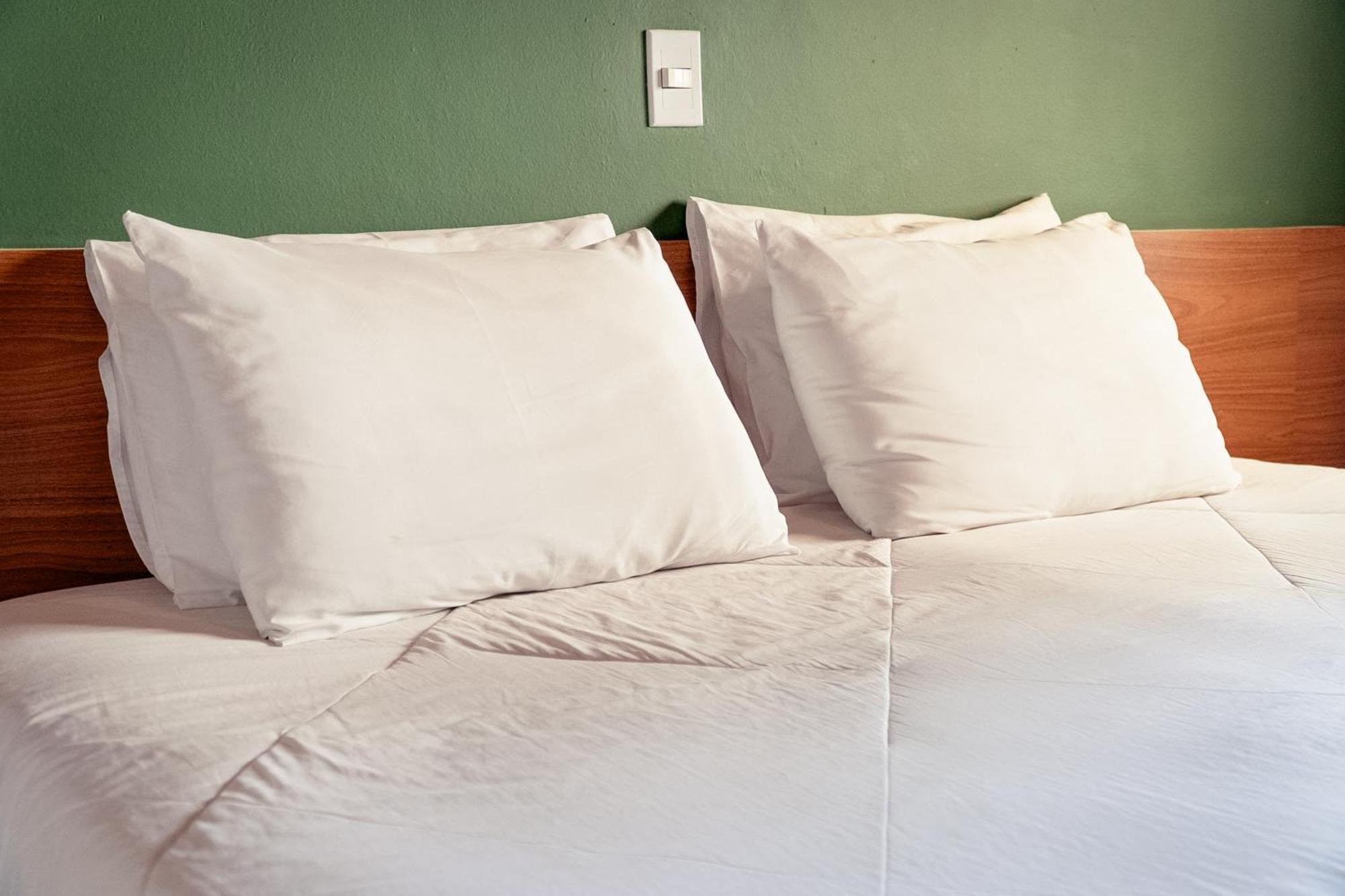 Hotel Geneve - 2Km Do Capivari Campos do Jordao Phòng bức ảnh